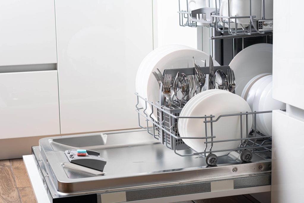 Уход за посудомойкой - правила использования посудомоечной машины
